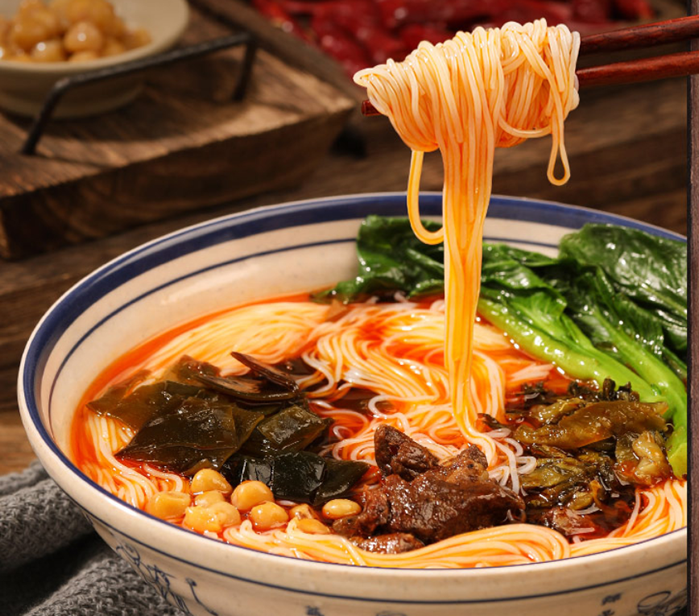 李子柒红油牛肉绵阳米粉好吃吗 看老罗带货李子柒米粉尝尝